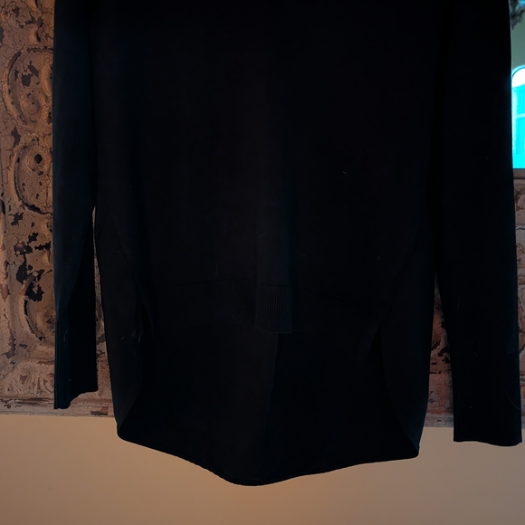 Banana Republic Black V-Neck Sweater - Picture 7 of 13